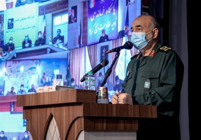 سرلشکر سلامی: ملت ایران خطا نمیکند چرا که نگاهش به ستاره تابناکی به نام رهبری است سرلشکر سلامی: ملت ایران خطا نمیکند چرا که نگاهش به ستاره تابناکی به نام رهبری است