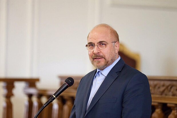 قالیباف: حاج قاسم سیدالشهدای مدافعین حرم و قهرمان ملی ماست قالیباف: حاج قاسم سیدالشهدای مدافعین حرم و قهرمان ملی ماست