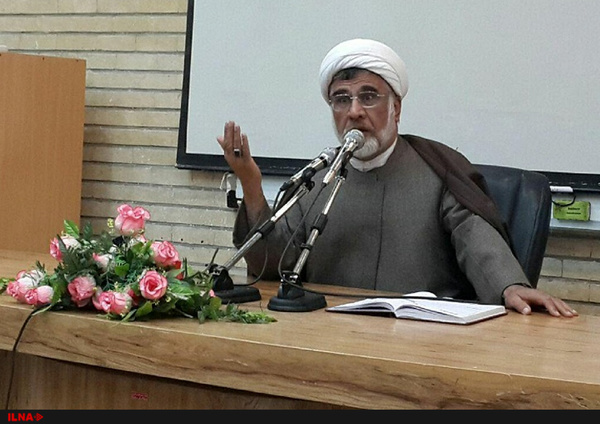 اینکه بگویند «بریزید بساط روزهخواران را جمع کنید» درونش خشونت خوابیده است اینکه بگویند «بریزید بساط روزهخواران را جمع کنید» درونش خشونت خوابیده است