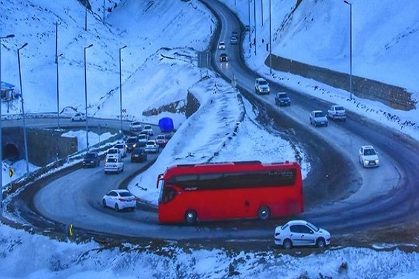 بارش برف در برخی جادههای چهار استان/ کندوان امروز و فردا یکطرفه میشود بارش برف در برخی جادههای چهار استان/ کندوان امروز و فردا یکطرفه میشود