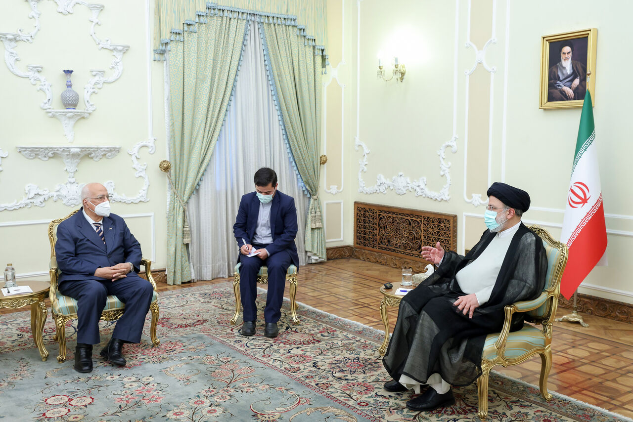 رئیسی به معاون نخست وزیر کوبا: بنای ما توسعه روابط با کشورهایی است که در برابر نظام استکبار جهانی مقاومت میکنند رئیسی به معاون نخست وزیر کوبا: بنای ما توسعه روابط با کشورهایی است که در برابر نظام استکبار جهانی مقاومت میکنند