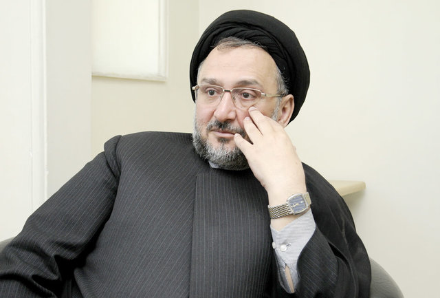 بررسي پيشينه و پايگاه گروه&zwnj;هاي فشار