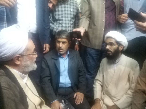 سخنرانی مسیح مهاجری در یزد نیمه کاره ماند / اخلالگران هنگام تمجید مهاجری از آیت الله هاشمی، فریاد مخالفت سر دادند سخنرانی مسیح مهاجری در یزد نیمه کاره ماند / اخلالگران هنگام تمجید مهاجری از آیت الله هاشمی، فریاد مخالفت سر دادند