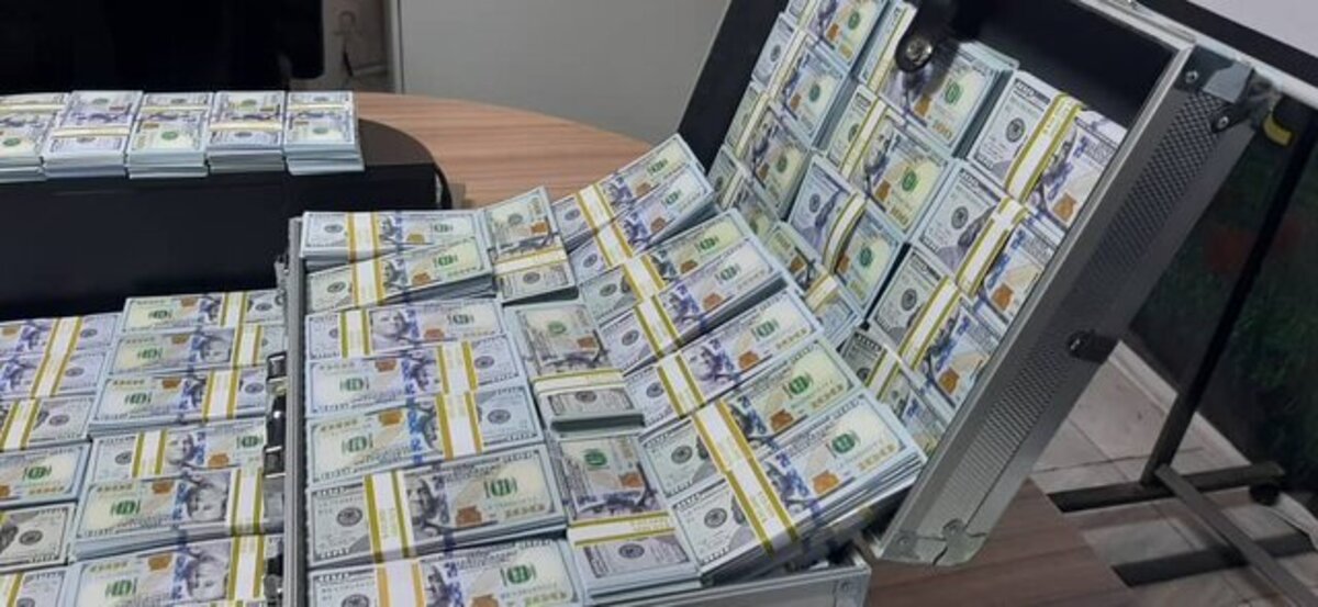 جزئیات بیشتر از کشف ۱۰ میلیون دلار تقلبی در تهران جزئیات بیشتر از کشف ۱۰ میلیون دلار تقلبی در تهران