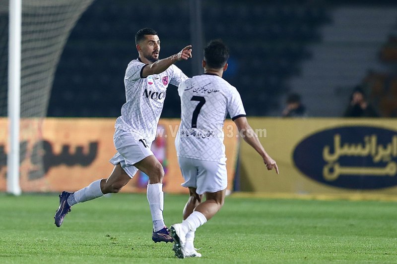 شادی گلزنی به پرسپولیس با خطر مرگ! شادی گلزنی به پرسپولیس با خطر مرگ!