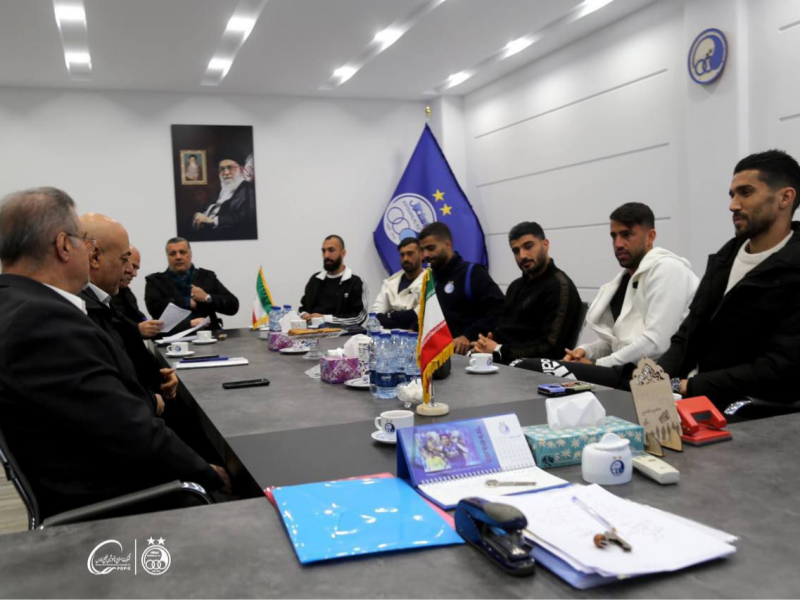 مدیرعامل استقلال بزرگان تیم را به خط کرد مدیرعامل استقلال بزرگان تیم را به خط کرد