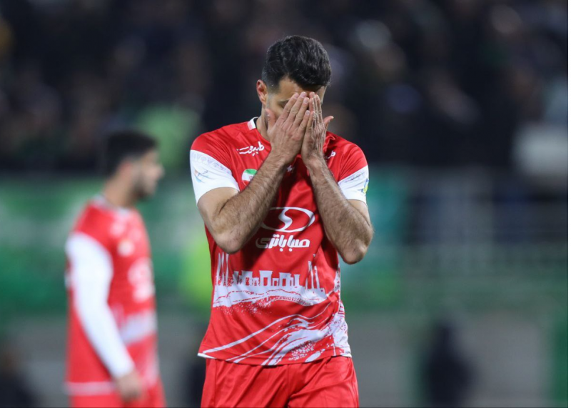 شماره هشت پرسپولیس در بطن صحنه جنجالی اصفهان شماره هشت پرسپولیس در بطن صحنه جنجالی اصفهان