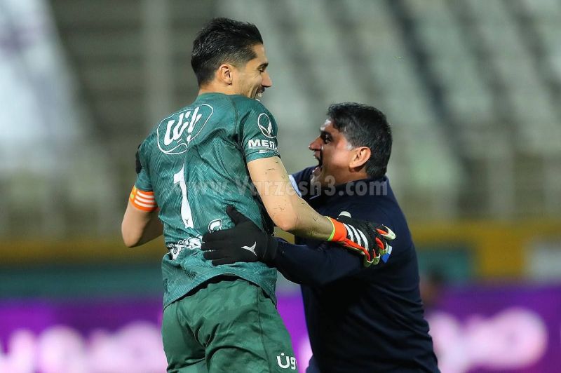 طعنه عجیب مربی استقلال به قهرمانی پاک! طعنه عجیب مربی استقلال به قهرمانی پاک!