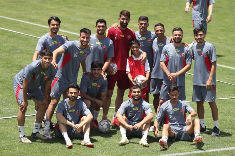 کودک پرسپولیسی معروف در آغوش ستارهها کودک پرسپولیسی معروف در آغوش ستارهها