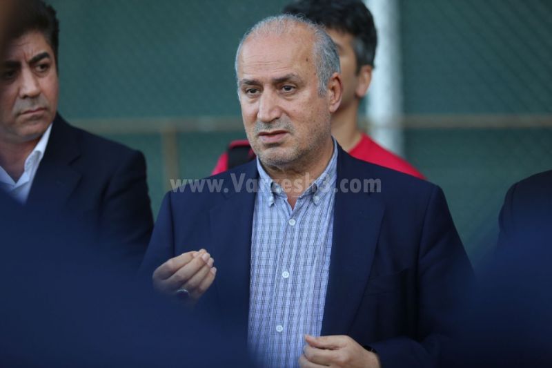 ورود تاج به محل میزبانی پیکان از استقلال ورود تاج به محل میزبانی پیکان از استقلال