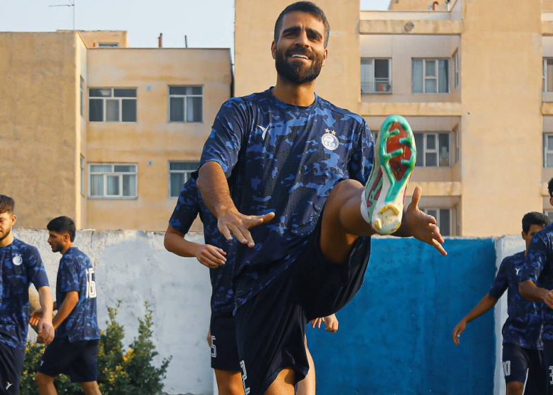 مدافع استقلال مهار رونالدو را تمرین میکند مدافع استقلال مهار رونالدو را تمرین میکند