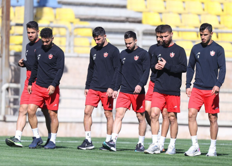 تصویر معنادار پرسپولیس: سرهای افکنده و چهره مغموم تصویر معنادار پرسپولیس: سرهای افکنده و چهره مغموم