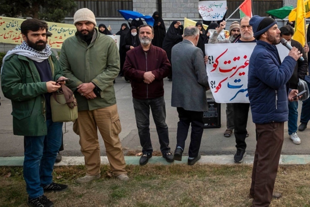 پس لرزه تجمع تندروها علیه پزشکیان؛ اینها چه کسانی اند که مجازند هر کاری انجام بدهند؟ پس لرزه تجمع تندروها علیه پزشکیان؛ اینها چه کسانی اند که مجازند هر کاری انجام بدهند؟