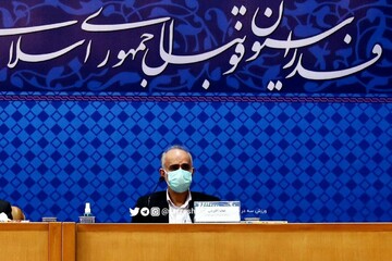 چرا آقای محمدمهدی نبی فکر می کند باید از حجالت منتقدان دربیاید؟