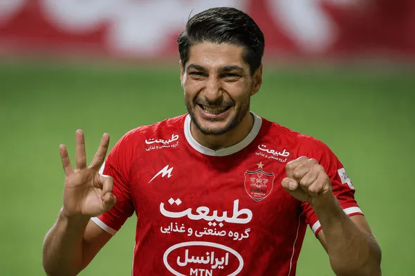 فقط یک امضا تا انتقال محبی به پرسپولیس
