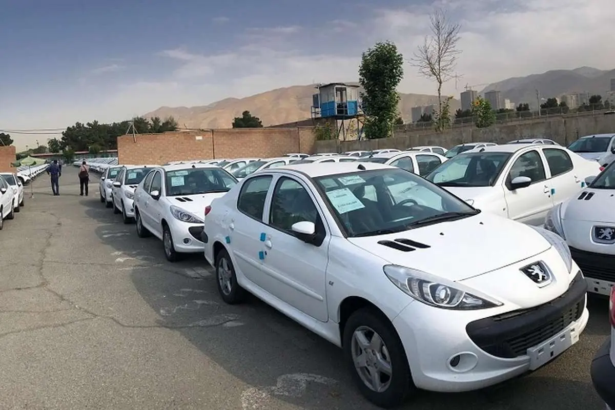 دلیل افزایش قیمت خودرو در گرمای تیرماه ایران چیست؟ دلیل افزایش قیمت خودرو در گرمای تیرماه ایران چیست؟