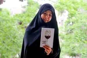 نیلوفر شادمهری کیست؟ چرا فرانس ین زن ایران را اخراج کرد؟ نیلوفر شادمهری کیست؟ چرا فرانس ین زن ایران را اخراج کرد؟