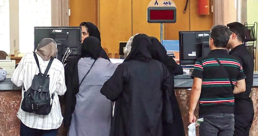 متقاضیان ازدواج و فرزندآوری در صف بانک منتظر وام هستند! متقاضیان ازدواج و فرزندآوری در صف بانک منتظر وام هستند!